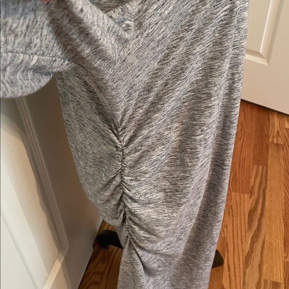 Liz Lange Maternity Gray Long Sleeve Dress Ruched Sides XL EUC Comfortable - Picture 3 of 7
